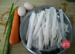 胡萝卜鸡蛋炒粿条的做法图解1