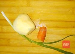 土豆疙瘩汤的做法图解1