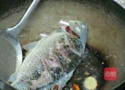 奶白鲫鱼汤的做法图解2