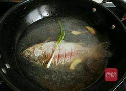 奶白鲫鱼汤的做法图解3