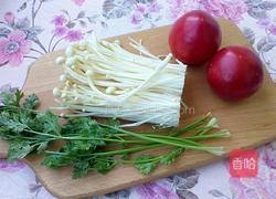 金针菇西红柿汤的做法图解1