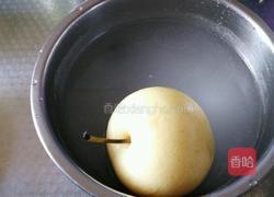 冰糖炖雪梨的做法图解2