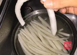 Illustration of how to make sushi daikon sashimi 3