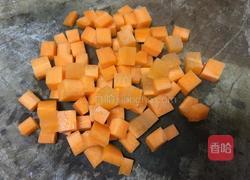 胡萝卜炒玉米的做法图解3