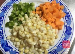 胡萝卜炒玉米的做法图解4