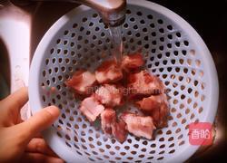 海带枸杞排骨汤的做法图解1