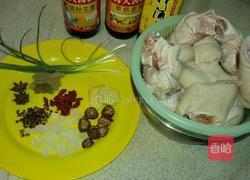 炖猪蹄的做法图解1