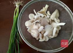 素炒平菇的做法图解1