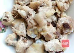 黄焖鸡腿肉的做法图解1