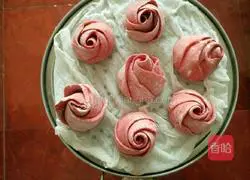 Illustration of how to make flower rolls 12