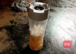 鲜榨梨汁的做法图解3