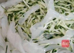 黄瓜拌拉皮的做法图解2