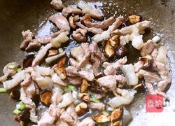 香菇鸡蛋炒乌冬面的做法图解5