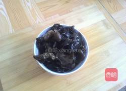 凉拌洋葱黑木耳的做法图解1