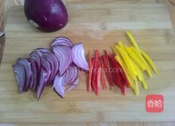 凉拌洋葱黑木耳的做法图解2