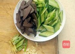 黄瓜炒猪肝的做法图解3