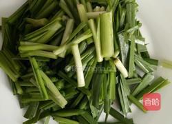 鱿鱼炒韭菜的做法图解2