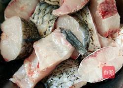 豆腐烧鱼的做法图解1