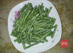 豆角土豆炖肉的做法图解2