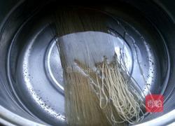 凉拌红薯粉条的做法图解1