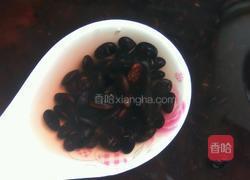 黑豆排骨汤的做法图解1