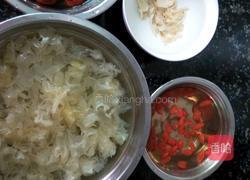 银耳羹的做法图解1
