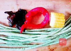 素炒长豆角丁的做法图解1