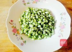 素炒长豆角丁的做法图解2