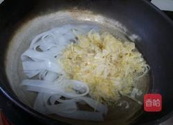 酸菜炒粉的做法图解1