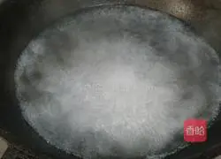 Illustration of how to make dumplings with cowpea filling 1