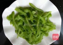 木耳炒苦瓜的做法图解3