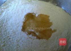 奶香软麻花的做法图解2