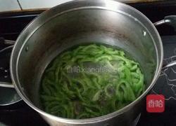 苦瓜拌鸡蛋的做法图解2