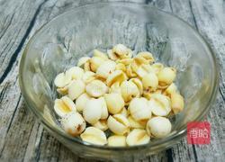 莲子百合绿豆汤的做法图解3