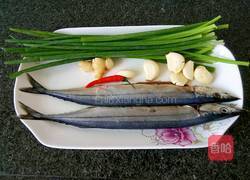 干煎秋刀鱼的做法图解1