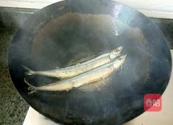 干煎秋刀鱼的做法图解2