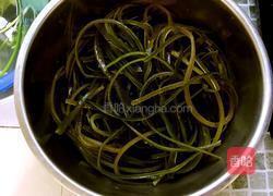 炝拌海带丝的做法图解2
