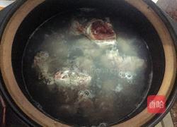 排骨汤面的做法图解1