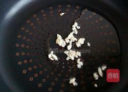 黑木耳炒山药的做法图解3