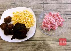 猪肉香菇玉米饺子的做法图解2
