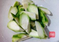 丝瓜蛋花汤的做法图解1