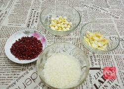 莲子百合红豆粥的做法图解1