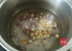 莲子百合红豆粥的做法图解3