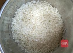 皮蛋火腿粥的做法图解1