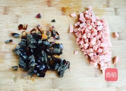 皮蛋火腿粥的做法图解2