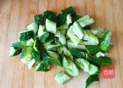 凉拌黄瓜木耳的做法图解2