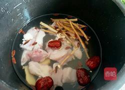西洋参煲鸡汤的做法图解4