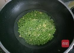 青豆玉米炒虾仁的做法图解4