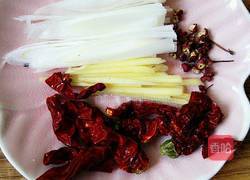 甘蓝炒肉的做法图解2