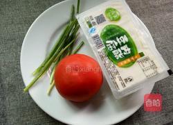 西红柿烧豆腐的做法图解1